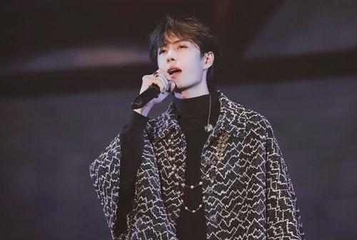 王一博韩国爆料视频,明星背后的真实生活